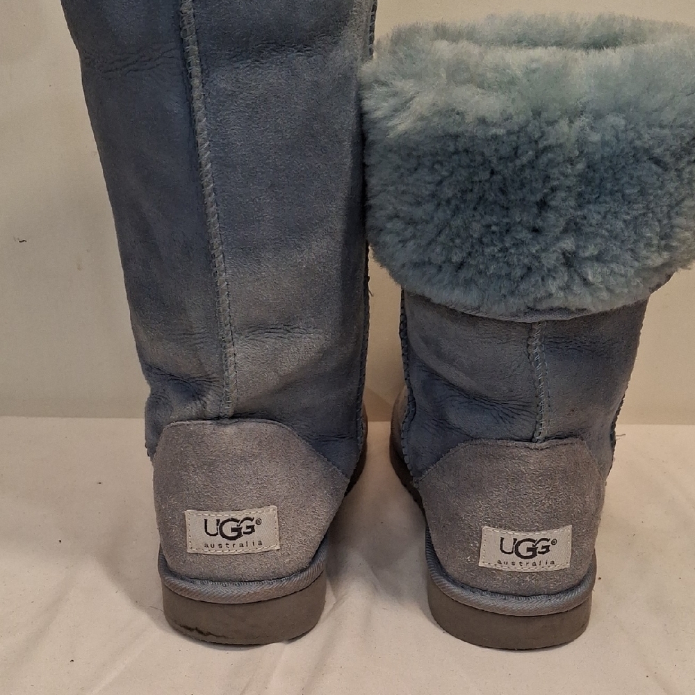 UGG Classic Light Blue Mid-Calf Suede Boots Shearling Lined. Lightly Worn. - Picture 4 of 10